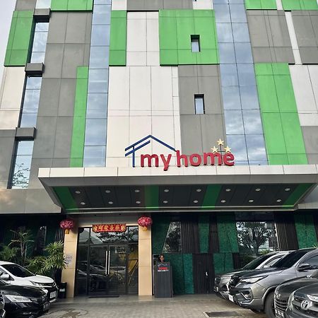 My Home Hotel Pontianak Kültér fotó