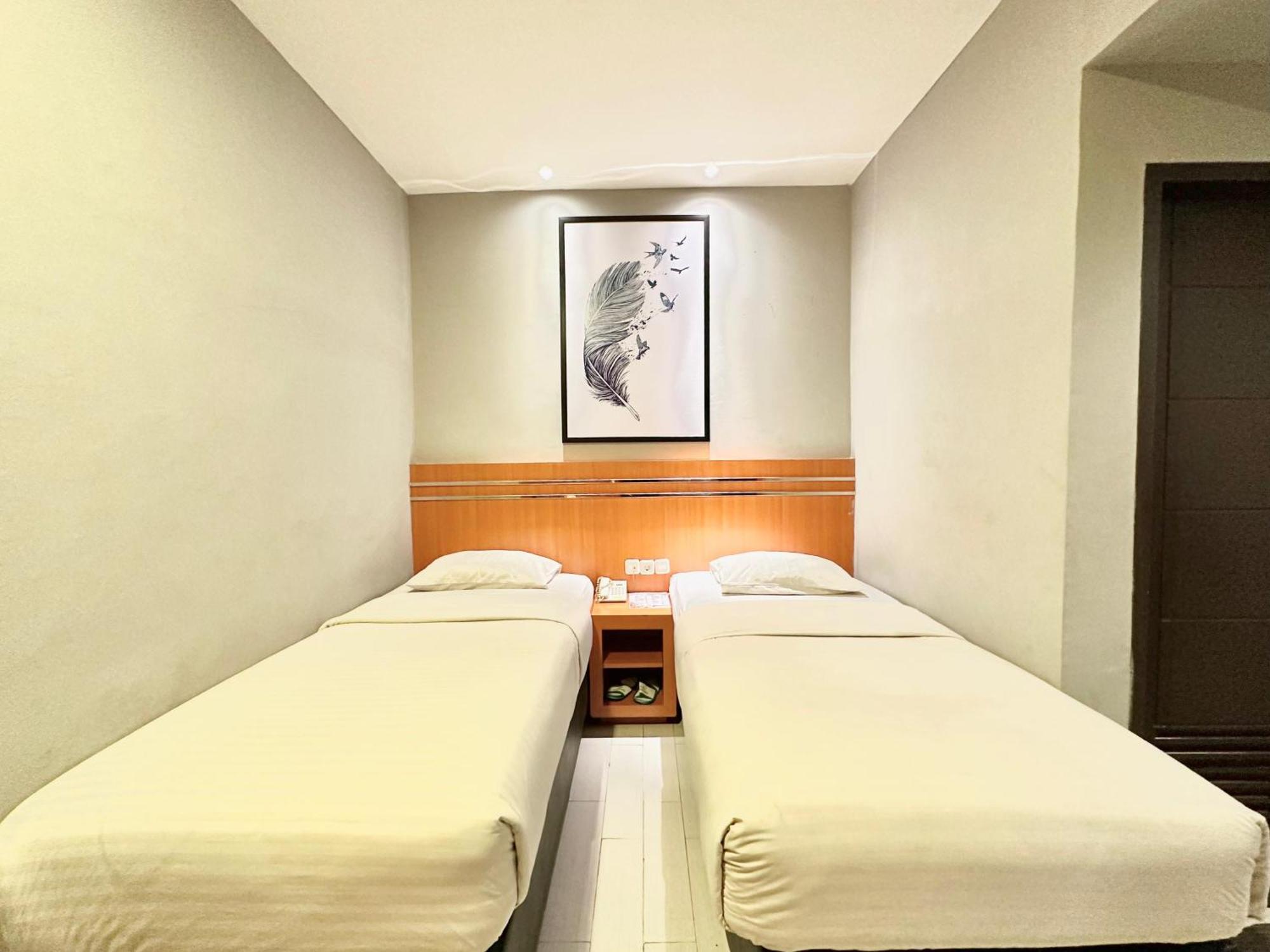 My Home Hotel Pontianak Kültér fotó