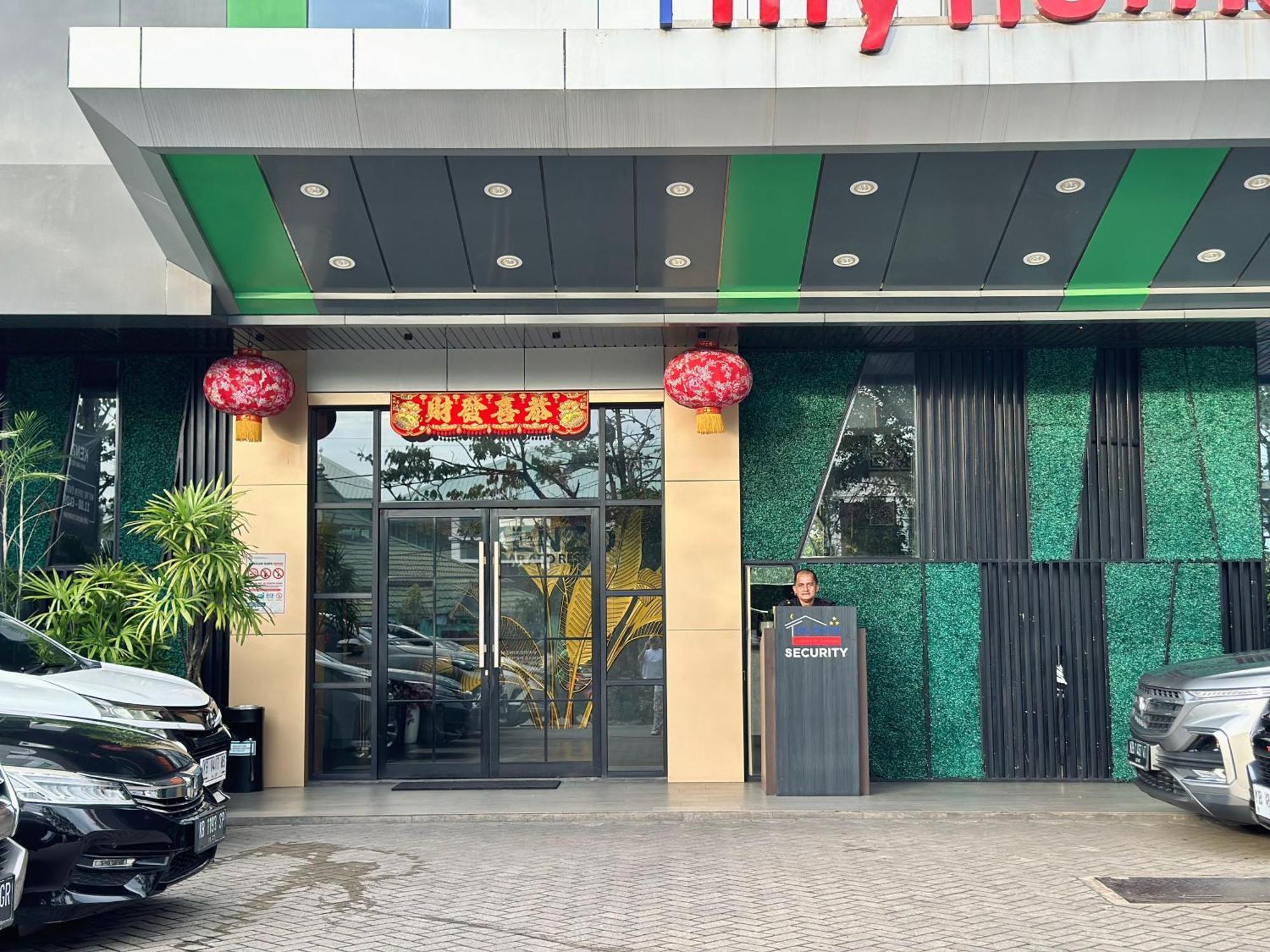 My Home Hotel Pontianak Kültér fotó