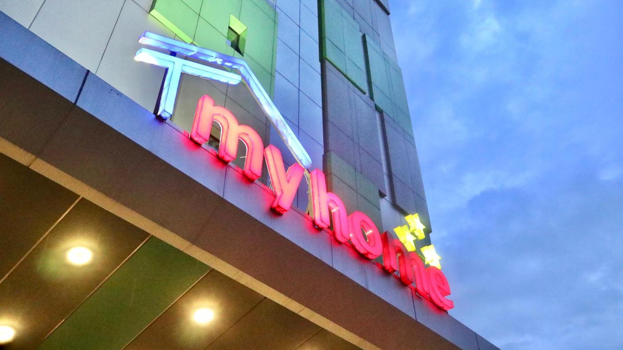 My Home Hotel Pontianak Kültér fotó