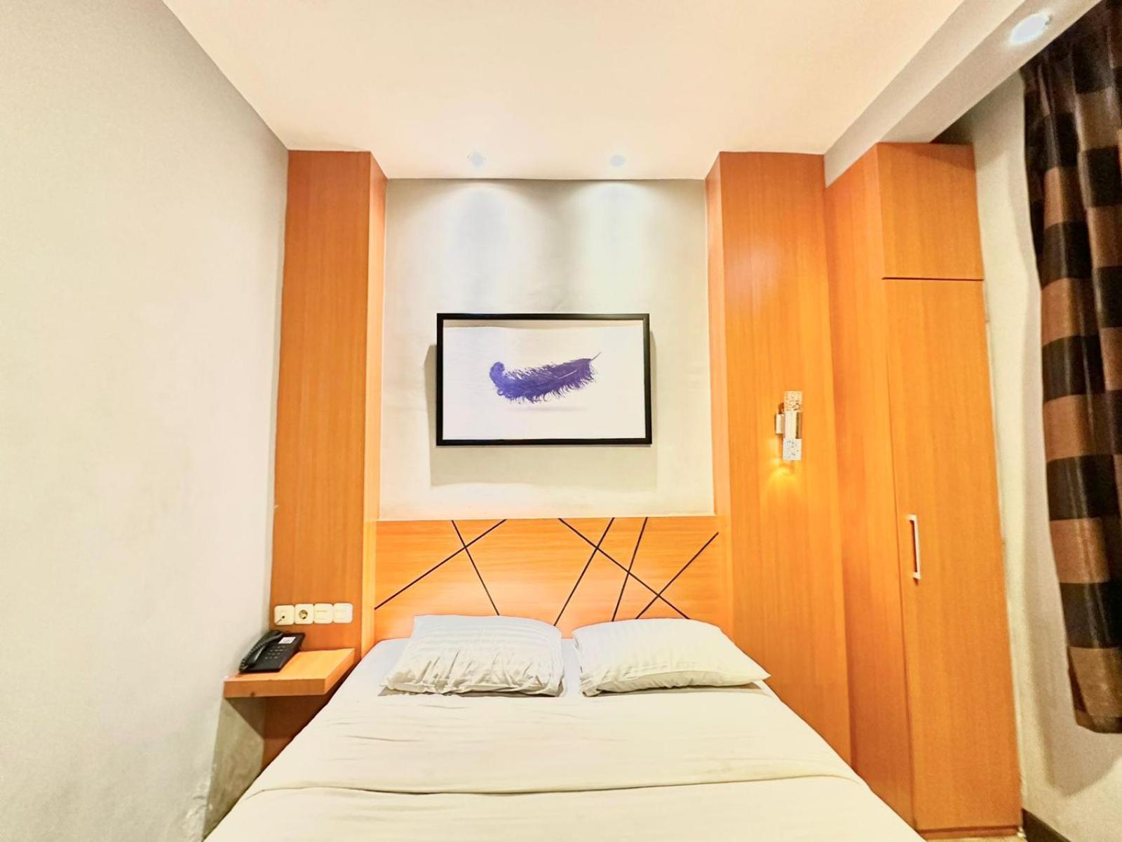 My Home Hotel Pontianak Kültér fotó