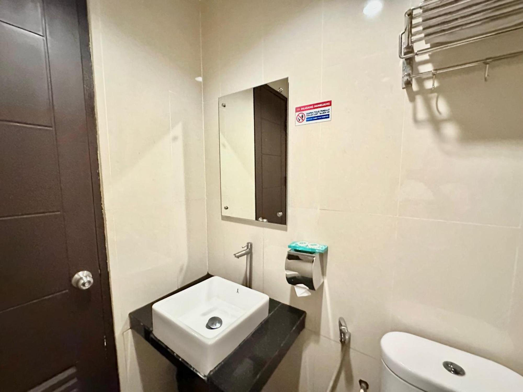 My Home Hotel Pontianak Kültér fotó
