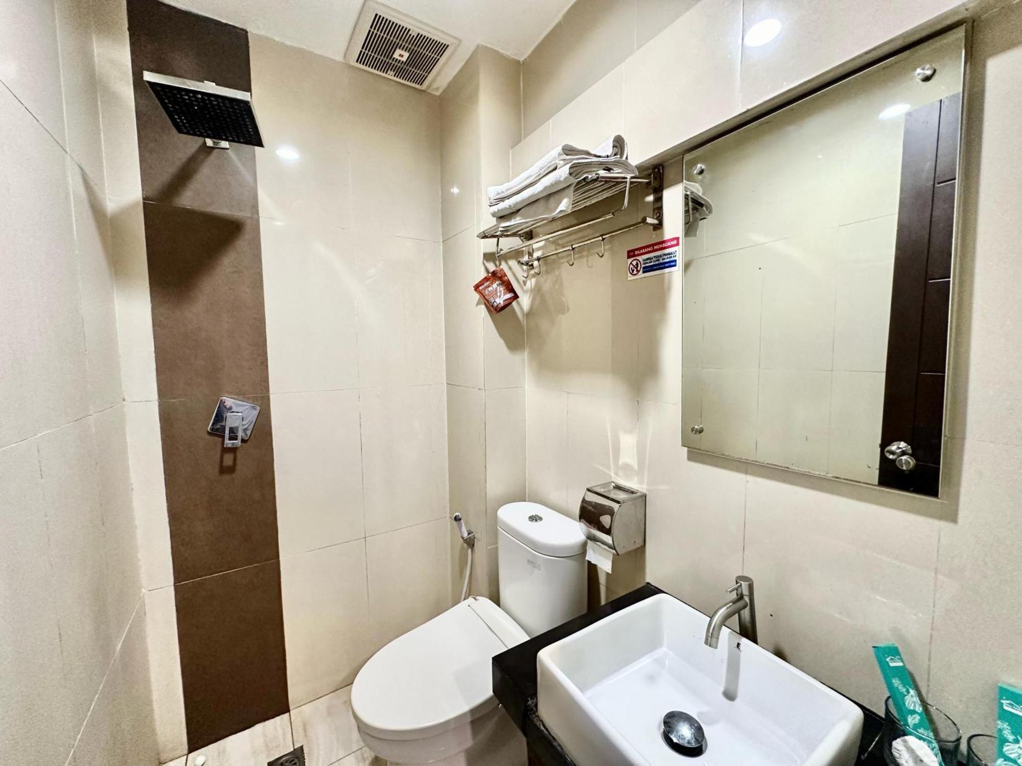 My Home Hotel Pontianak Kültér fotó