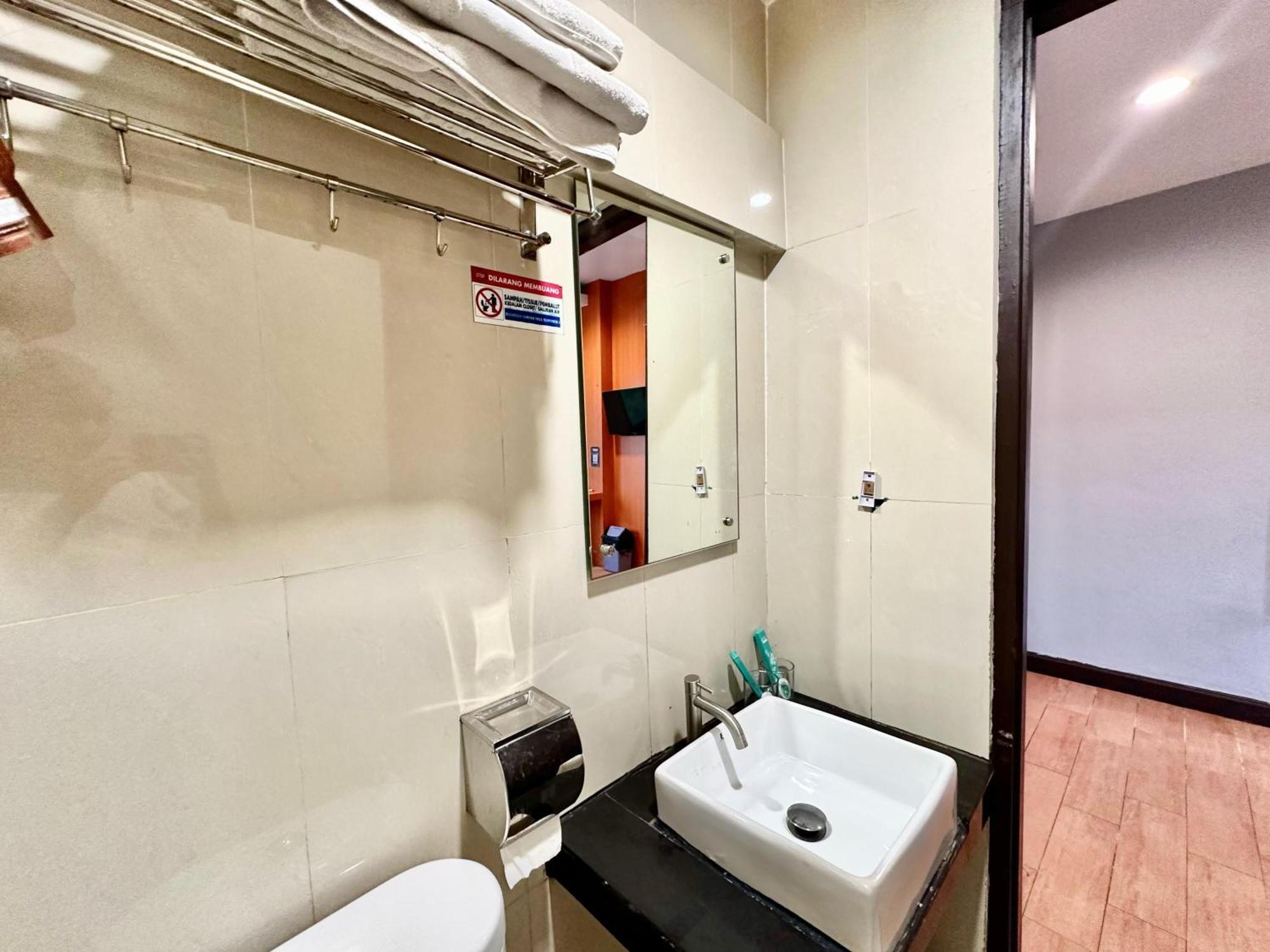 My Home Hotel Pontianak Kültér fotó