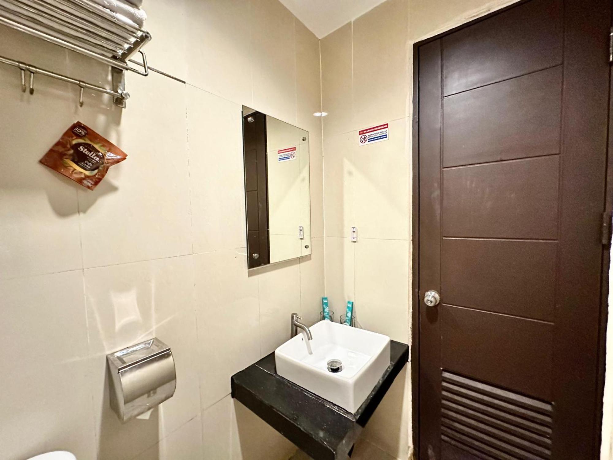 My Home Hotel Pontianak Kültér fotó
