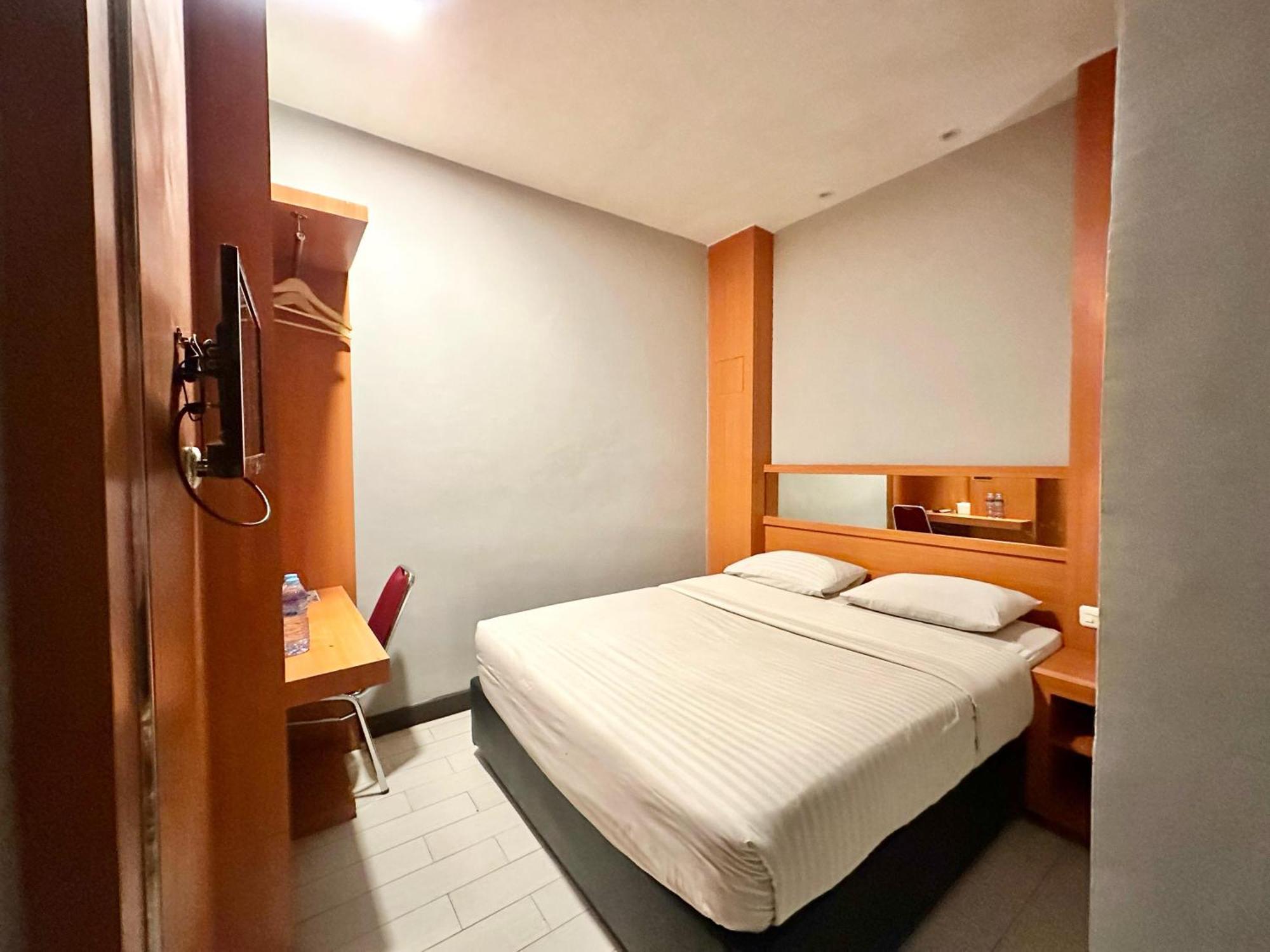 My Home Hotel Pontianak Kültér fotó