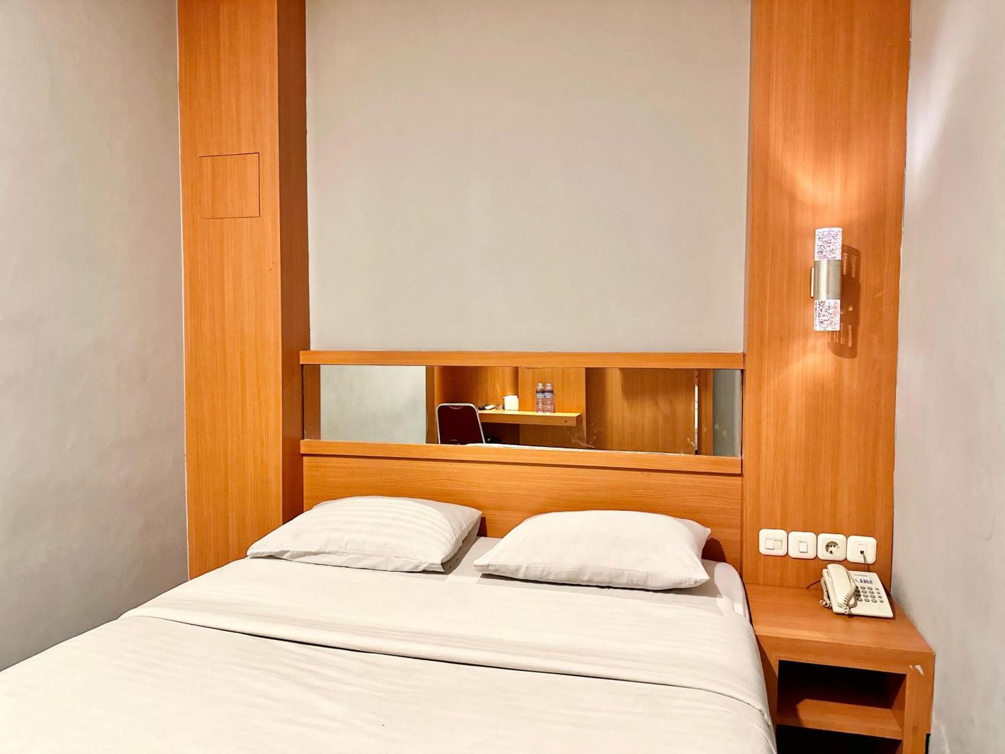 My Home Hotel Pontianak Kültér fotó