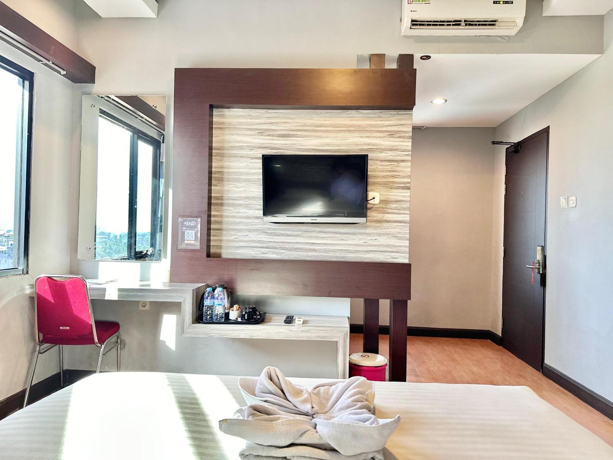 My Home Hotel Pontianak Kültér fotó