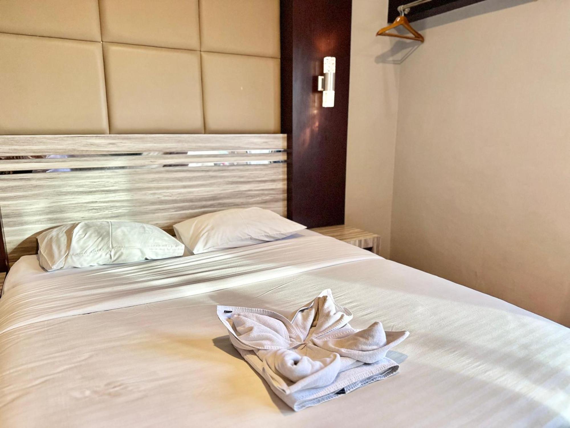 My Home Hotel Pontianak Kültér fotó