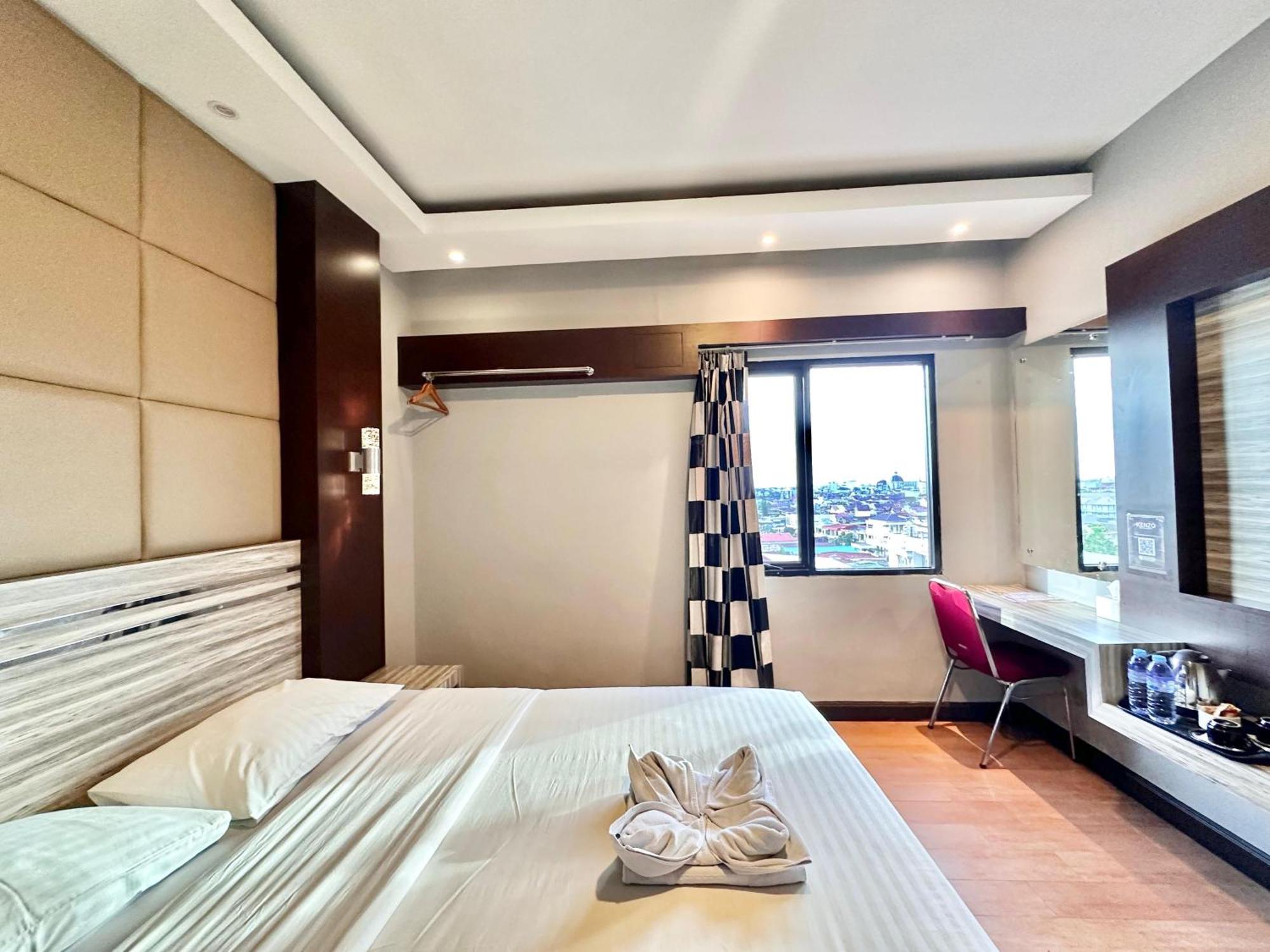 My Home Hotel Pontianak Kültér fotó